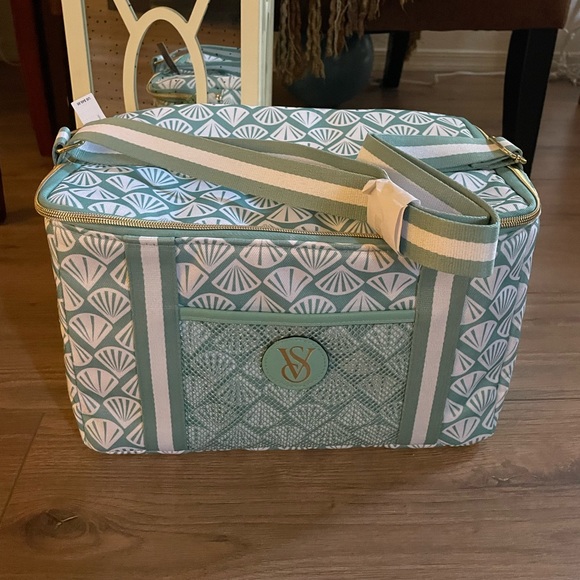 NWT Victoria Secret cooler travel tote - Picture 2 of 4
